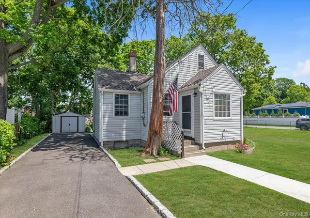 18th image of 193 Manhattan Ave, West Babylon, NY 11704 | MLS# 1006811