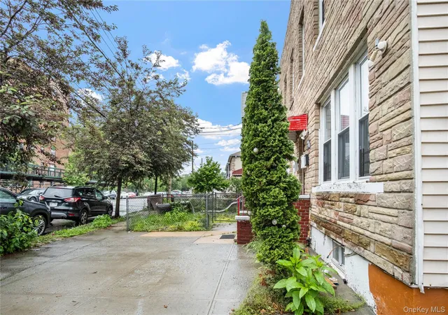 Photo 3 of Sale Pending at 536 Calhoun Ave #APT 2, Bronx, NY 10465 | MLS# 1006825 | Listing updated on 2026-09-29