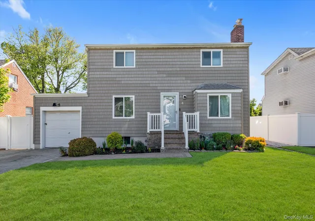 Homes for sale in Babylon, NY | 4 Lido Pkwy, Babylon, NY 11757 | MLS# 1006854