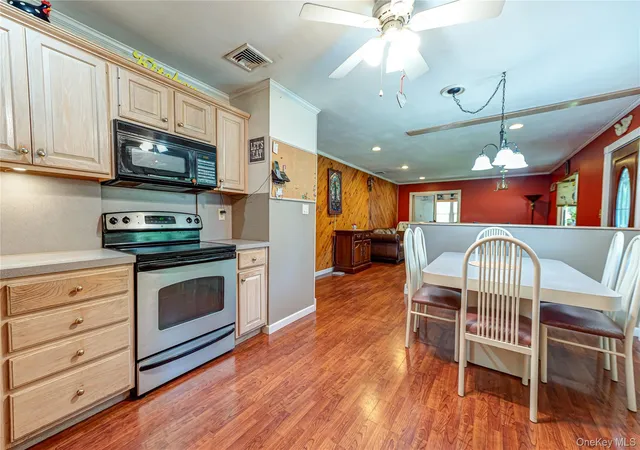Photo 3 of Single family home for sale at 22 Vine St, Brookhaven, NY 11720 | MLS# 1006863 | Listing updated on 2026-09-20