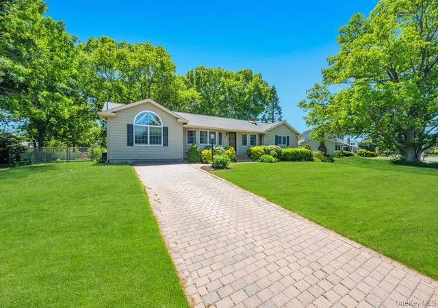 3rd image of 8 Camille Ln, Holbrook, NY 11741 | MLS# 1006895