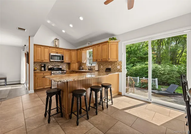 4th image of 634 Myrtle Ave, West Islip, NY 11795 | MLS# 1006928