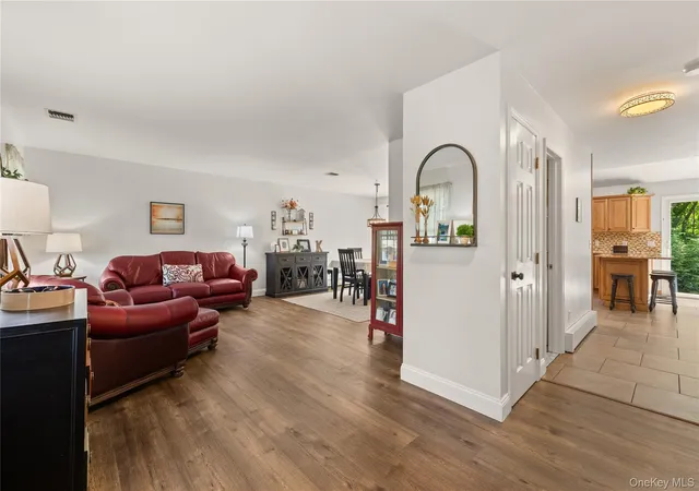 5th image of 634 Myrtle Ave, West Islip, NY 11795 | MLS# 1006928