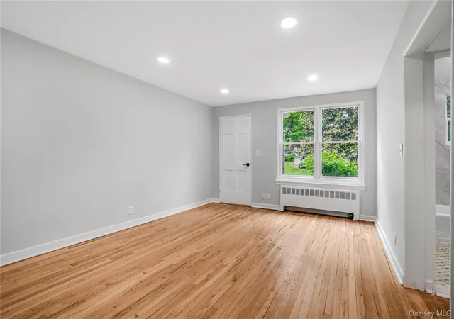 3rd image of 16 Gln Keith Rd, Glen Cove, NY 11542