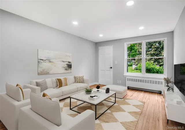 4th image of 16 Gln Keith Rd, Glen Cove, NY 11542