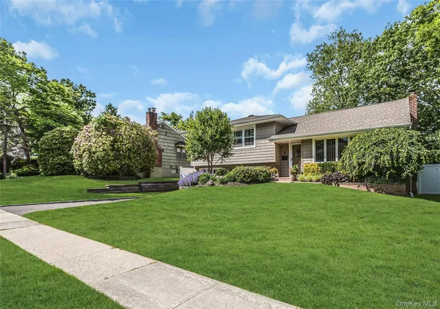 2nd image of 5 Simpson Dr, Oyster Bay, NY 11804 | MLS# 1006935