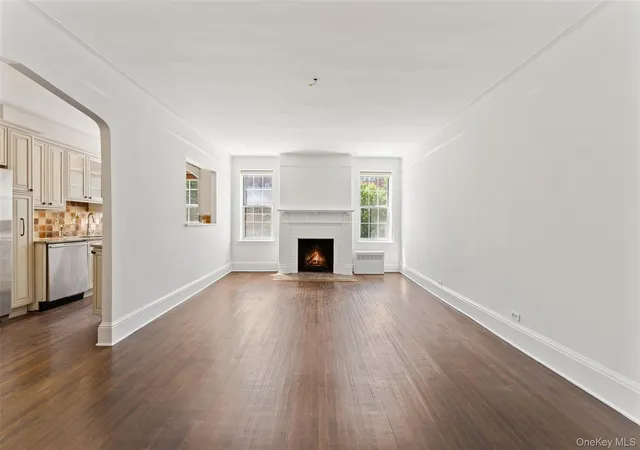 3rd image of 25 Parkview Ave #2E, Yonkers, NY 10708 | MLS# 1006936