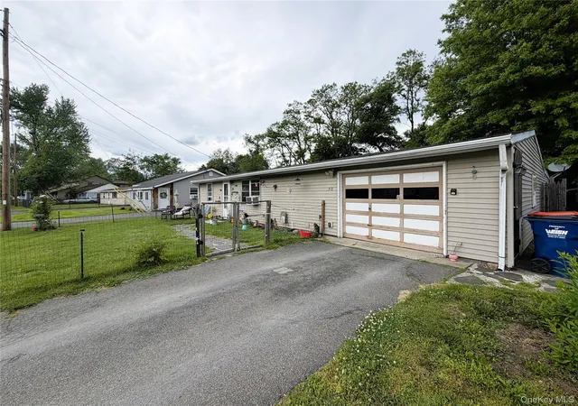 Homes for sale in Saugerties, NY | 33 Plattekill Dr, Saugerties, NY 12456 | MLS# 1006950