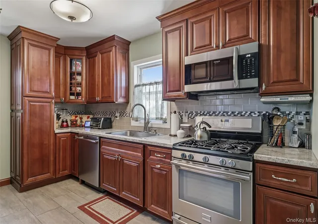 3rd image of 1025 Knickerbocker Rd, Island Park, NY 11558 | MLS# 1006957
