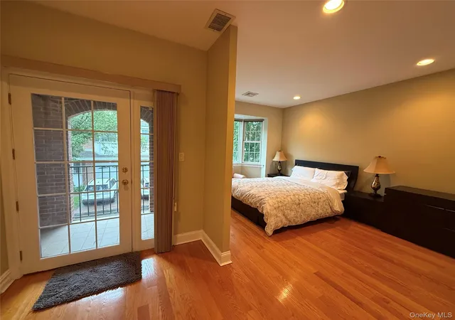 Photo 2 of Single family home for sale at 40 Portico Pl, Great Neck, NY 11021 | MLS# 1006972 | Listing updated on 2026-06-05