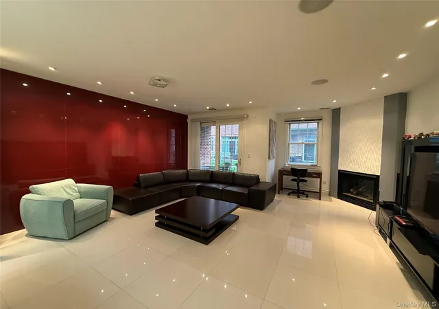 Photo 3 of Single family home for sale at 40 Portico Pl, Great Neck, NY 11021 | MLS# 1006972 | Listing updated on 2026-06-05
