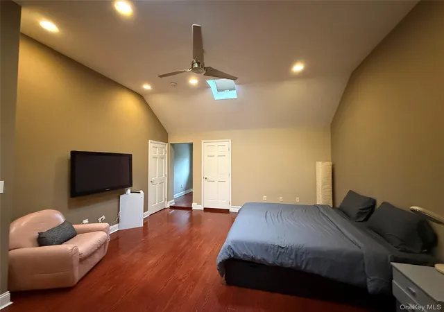 Photo 3 of Single family home for sale at 40 Portico Pl, Great Neck, NY 11021 | MLS# 1006972 | Listing updated on 2026-06-05