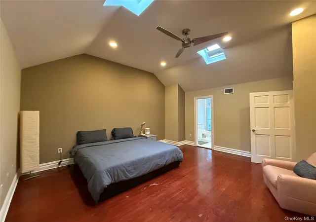Photo 4 of Single family home for sale at 40 Portico Pl, Great Neck, NY 11021 | MLS# 1006972 | Listing updated on 2026-06-05