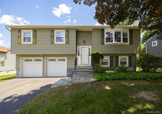 Homes for sale in New Windsor, NY | 86 Keats Dr, New Windsor, NY 12553 | MLS# 1006980