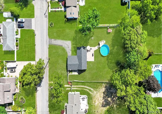 39th image of 338 Easton St, Islip, NY 11779 | MLS# 1006994