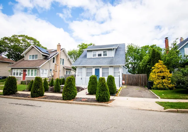 Photo 2 of Sale Pending at 671 Arlington Ave, Hempstead, NY 11510 | MLS# 1007006 | Listing updated on 2026-08-03