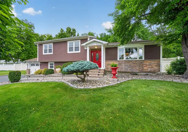 Homes for sale in Blooming Grove, NY | 6 Oxford Pl, Blooming Grove, NY 10992 | MLS# 1007019