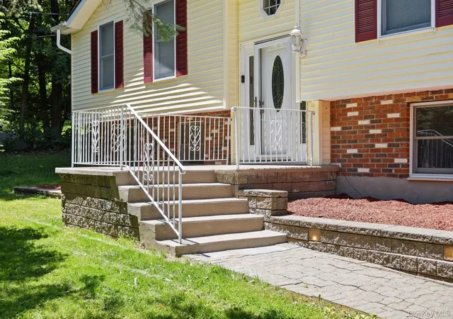 Photo 3 of Single family home for sale at 73 Kentview Dr, Carmel, NY 10512 | MLS# 1007023 | Listing updated on 2026-09-23