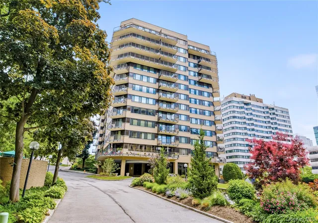 2nd image of 25 Rockledge Ave, White Plains, NY 10601