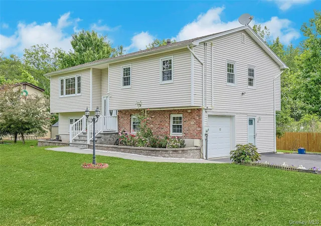 Homes for sale in Clarkstown, NY | 17 Quaspeak Rd, Clarkstown, NY 10920 | MLS# 1007035