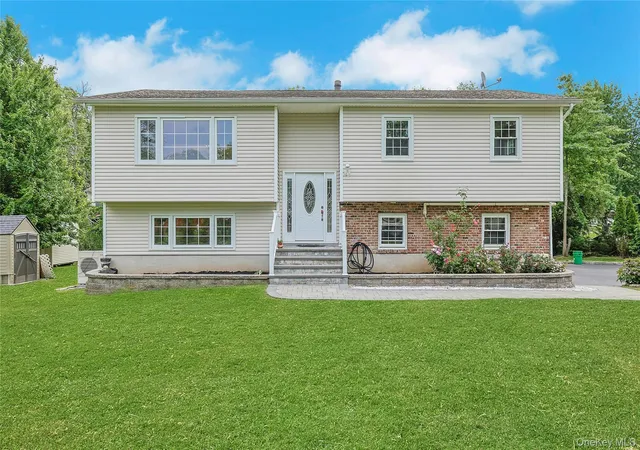 Homes for sale in Clarkstown, NY | 17 Quaspeak Rd, Clarkstown, NY 10920 | MLS# 1007035