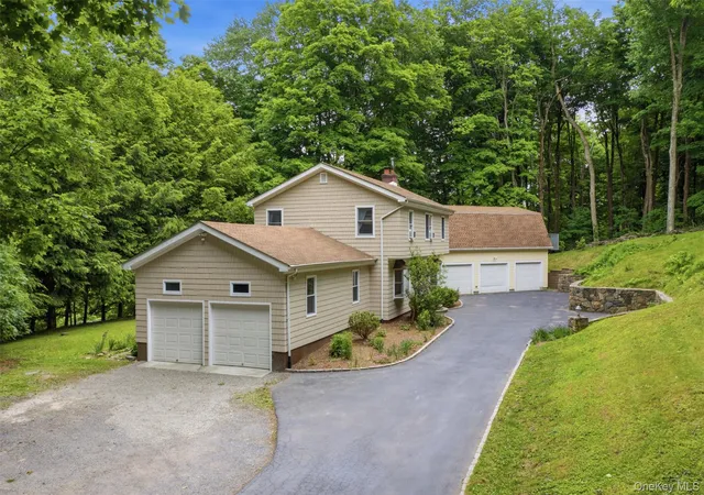 Photo 3 of Single family home for sale at 186 High Ridge Rd, Pound Ridge, NY 10576 | MLS# 1007052 | Listing updated on 2026-09-30