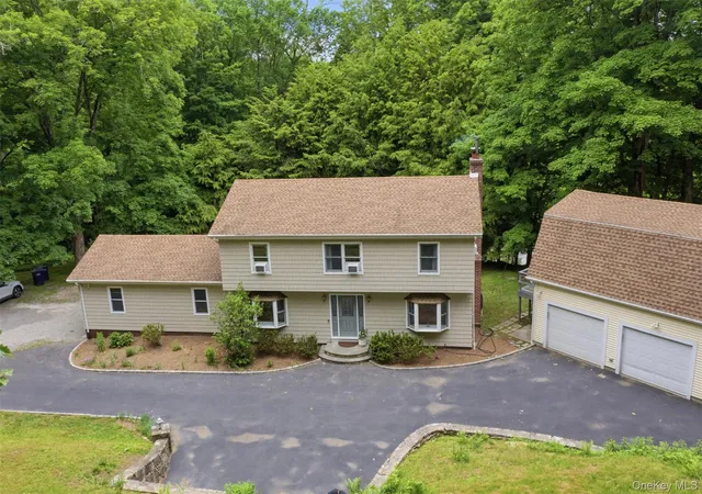 Photo 3 of Sale Pending at 186 High Ridge Rd, Pound Ridge, NY 10576 | MLS# 1007052 | Listing updated on 2026-10-09
