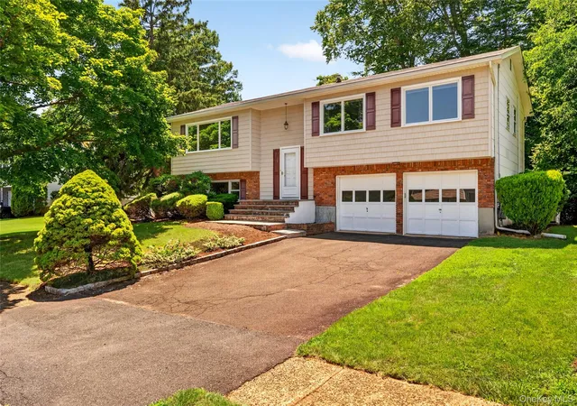 Homes for sale in Clarkstown, NY | 81 Poplar St, Clarkstown, NY 10954 | MLS# 1007069