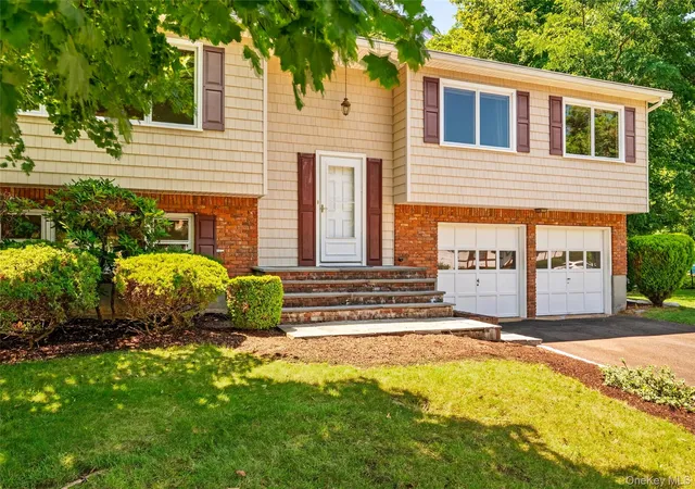 Homes for sale in Clarkstown, NY | 81 Poplar St, Clarkstown, NY 10954 | MLS# 1007069