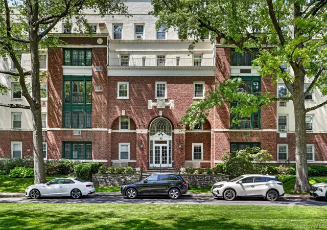 2nd image of 10 Brooklands, Yonkers, NY 10708