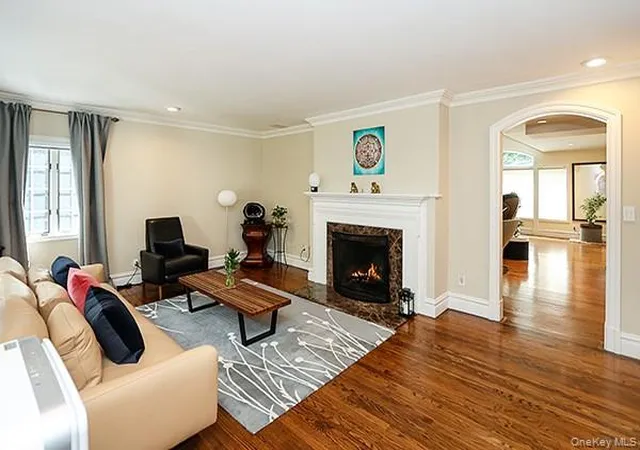 2nd image of 130 Country Club Dr, North Hempstead, NY 11030 | MLS# 1007111