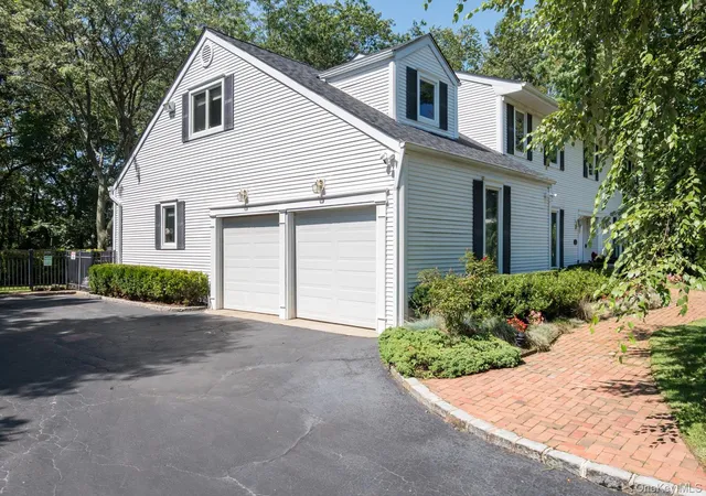 3rd image of 251 Baird Ct, Woodbury, NY 11797 | MLS# 1007122