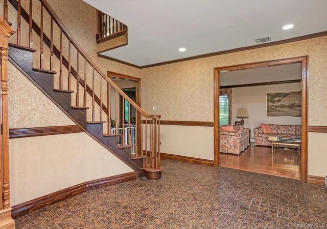 4th image of 251 Baird Ct, Woodbury, NY 11797 | MLS# 1007122