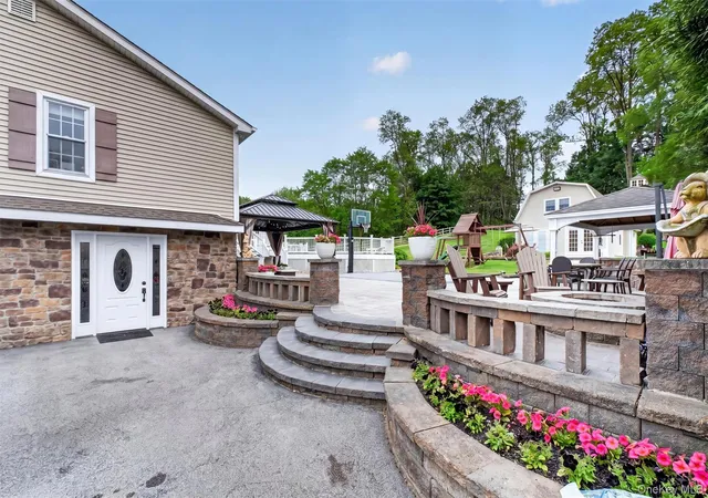 3rd image of 46 Camelot Rd, Poughkeepsie, NY 12601 | MLS# 1007141