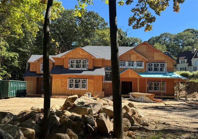 Photo 15 of Mansion for sale at 18 Bell Cir, Port Jefferson, NY 11777 | MLS# 1007146 | Listing updated on 2026-10-06
