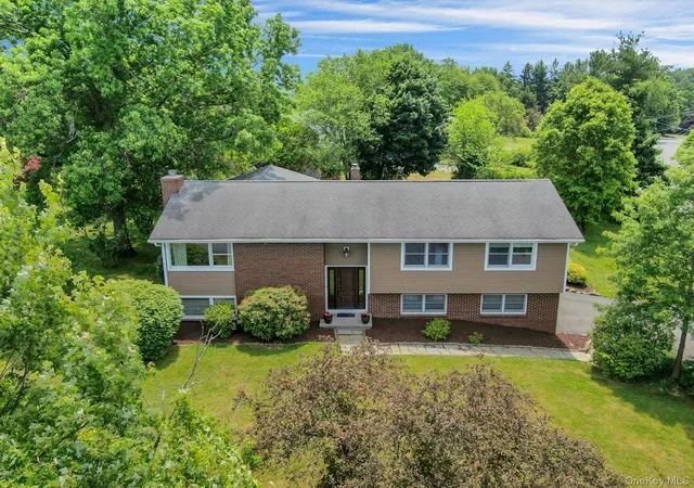 Homes for sale in Hamptonburgh, NY | 18 Hickory Dr, Hamptonburgh, NY 10916 | MLS# 1007150