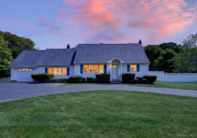 1st image of 376 S Country Rd, Brookhaven, NY 11772 | MLS# 1007151