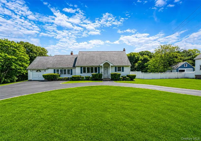 2nd image of 376 S Country Rd, Brookhaven, NY 11772 | MLS# 1007151