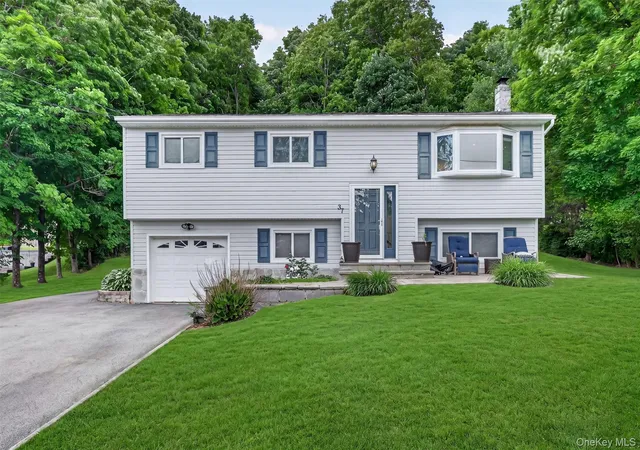 Homes for sale in Chester Town, NY | 37 Surrey Rd, Chester Town, NY 10918 | MLS# 1007164