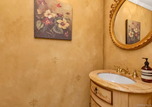 4th image of 2114 Donna Dr, Hempstead, NY 11566 | MLS# 1007166