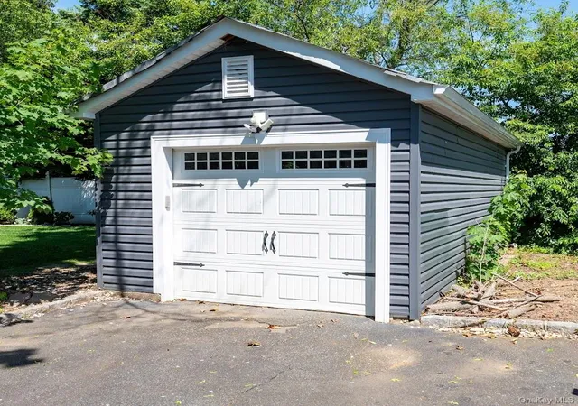 3rd image of 23 Martin Rd S, Oyster Bay, NY 11714 | MLS# 1007172