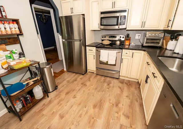 4th image of 23 Martin Rd S, Oyster Bay, NY 11714 | MLS# 1007172