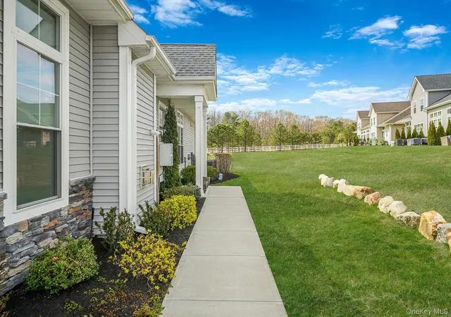 Listing Photo 4 - Condo for sale in building located at 366 Wavell Ave, Brookhaven, NY 11980