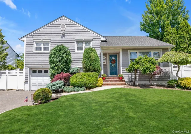 Photo 1 of Sale Pending at 3727 Regent Ln, Wantagh, NY 11793 | MLS# 1007177 | Listing updated on 2026-06-16