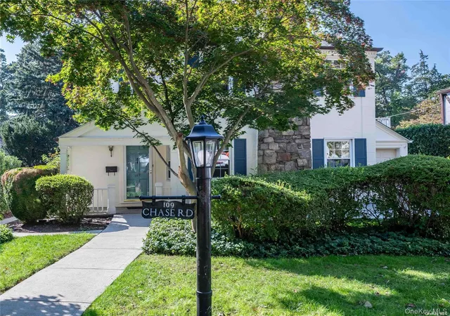 1st image of 109 Chase Rd, North Hempstead, NY 11030 | MLS# 1007190