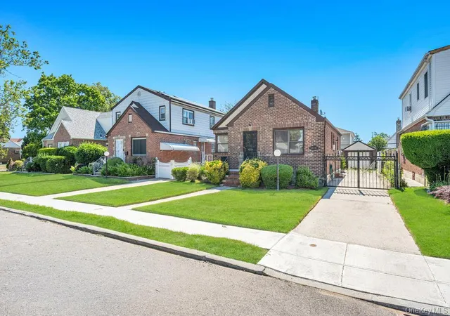 Photo 4 of Sale Pending at 11909 230th Street, New York, NY 11411 | MLS# 1007196 | Listing updated on 2026-08-04