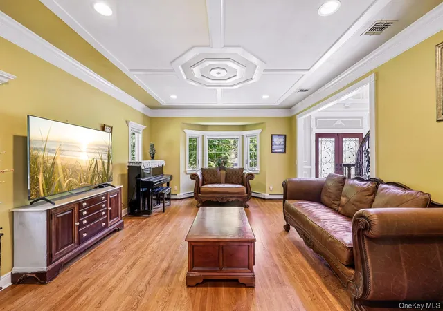 3rd image of 4 Penn Ct, East Setauket, NY 11733 | MLS# 1007197