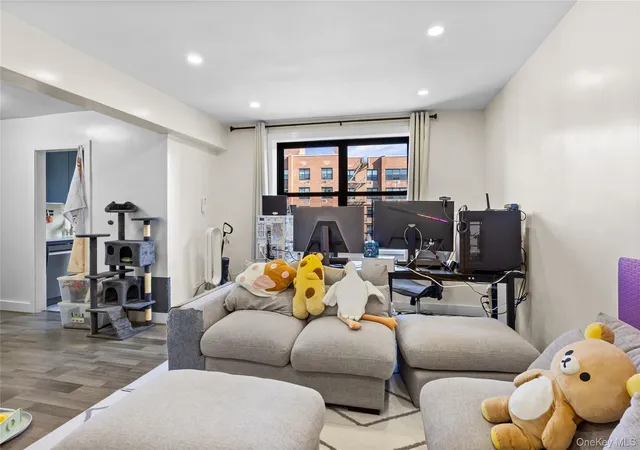 4th image of 21208 75th Ave, New York, NY 11238