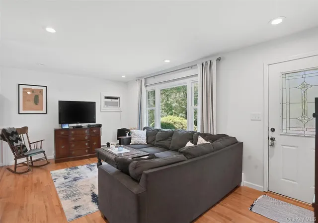 4th image of 30 Olympus Rd, Woodbury, NY 10930 | MLS# 1007229