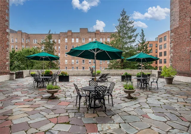 2nd image of 270 Bronxville Rd, Bronxville, NY 10708